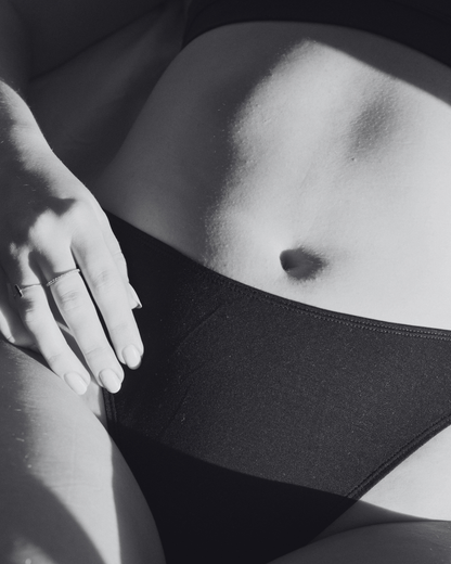 Model in Baume Essentials High-Cut in non-toxic natural fibers elevating the shapes