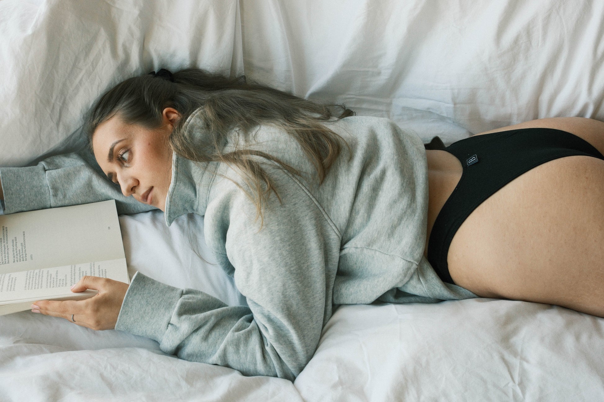 Model reading in comfortable high-cut thong in sustainable tencel lyocell