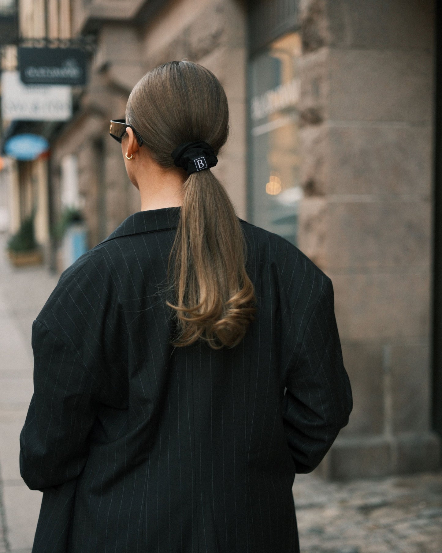 Outfit with timeless and soft eco-friendly scrunchie in tencel