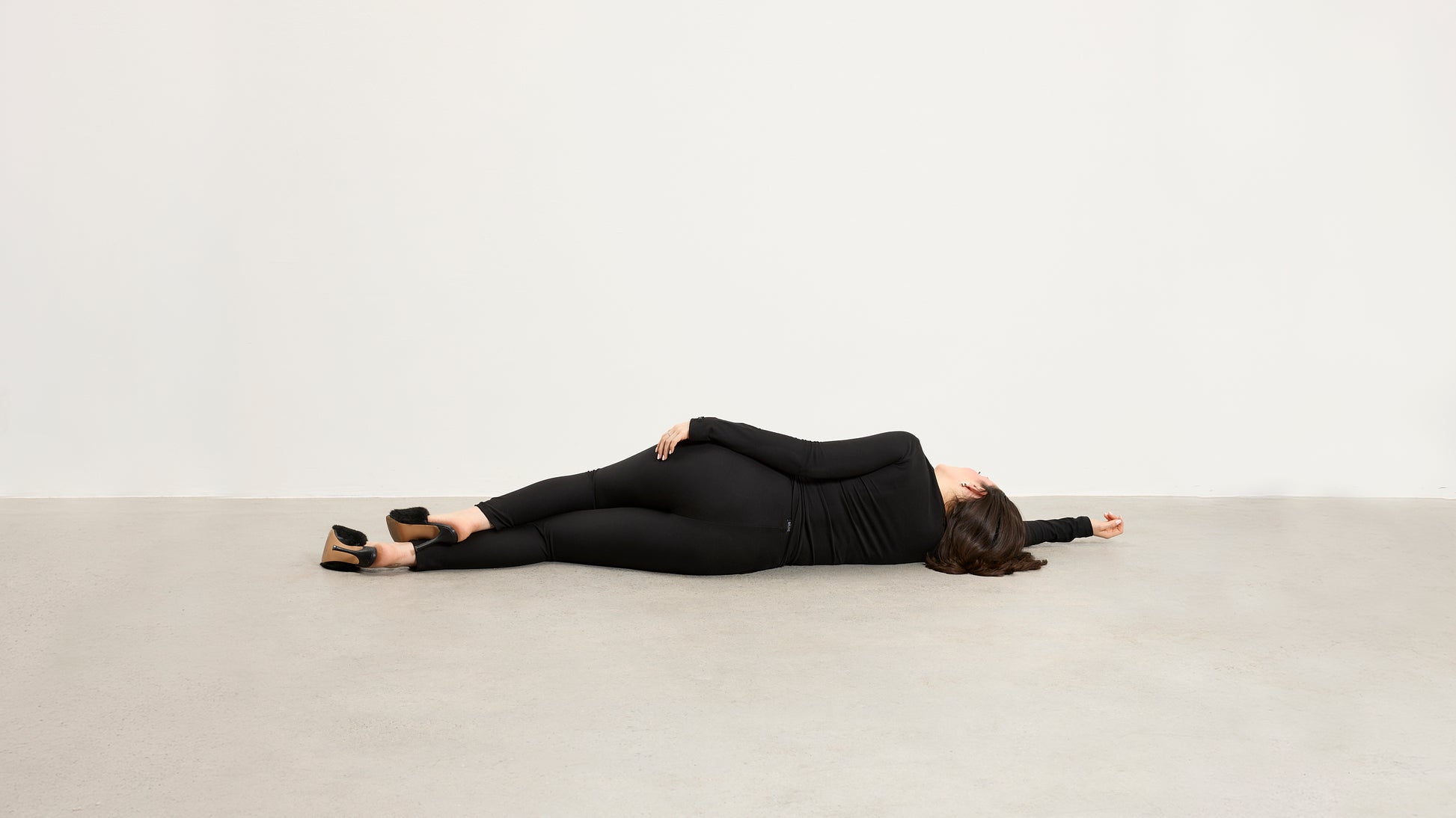 Model wearing Baume Essentials Atleisure long sleeve top and tights in TENCEL™ Lyocell, relaxed everyday loungewear.