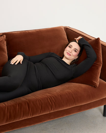 Model wearing Baume Essentials Atleisure TENCEL™ Lyocell set in a relaxed everyday setting.